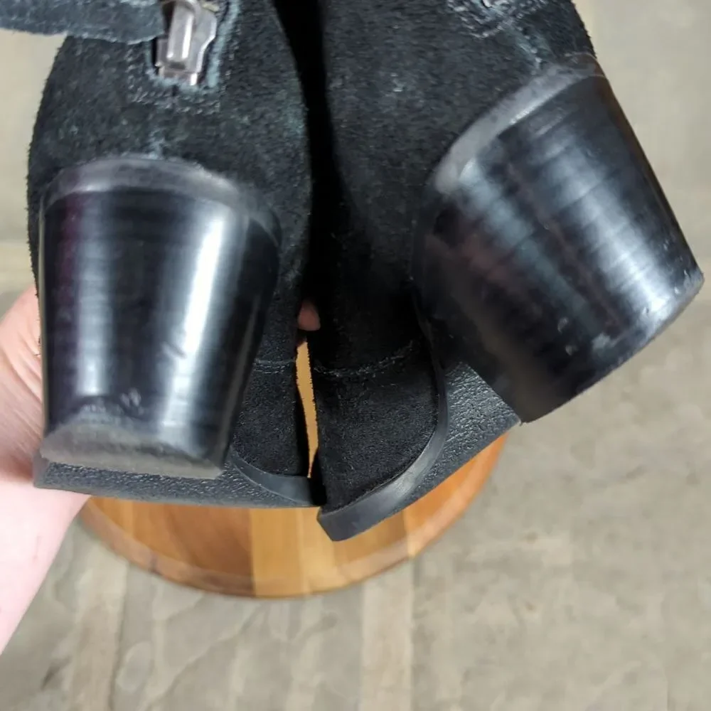 𝅺nine West‎ black suede zipped heeled bootie Woman's Size 6.5 Round Toe
